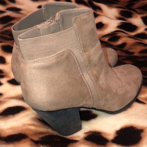 Women’s size 11 suede ankle boots - Picture 4 of 4